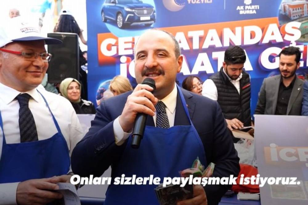 Bakan Varank, pazarcı &ouml;nl&uuml;ğ&uuml; ile vatandaşa seslendi