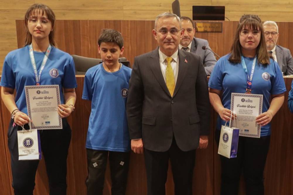 K&uuml;tahya'da başarılı sporcular &ouml;d&uuml;llendirildi