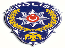 Polis sokakta yaşayan vatandaşa ev buldu