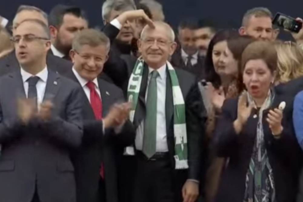 Kılı&ccedil;daroğlu ve 3 lider mesajlarını Bursa'dan verdiler... Yiye yiye doymadılar!