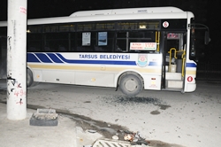Tarsus'ta Belediye Otob&uuml;s&uuml;ne Molotoflu Saldırı