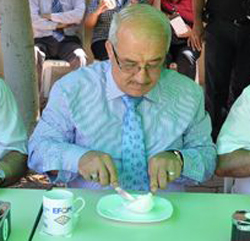 Tarsus Belediyesi'nde dondurmalı kutlama