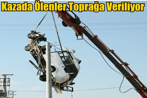 Tren Kazasında &Ouml;lenler Toprağa Veriliyor