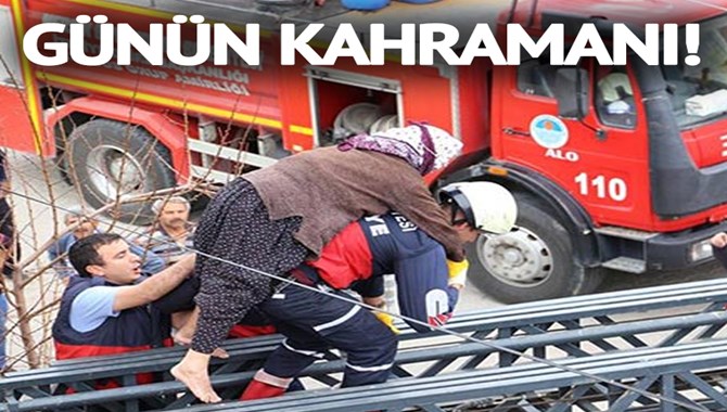 Tarsus'ta Yangında Mahsur Kalan Kadını İtfaiye Kurtardı