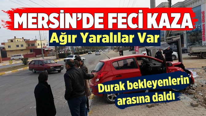 Kaza Yapan Otomobil Yolcu Durağına Girdi