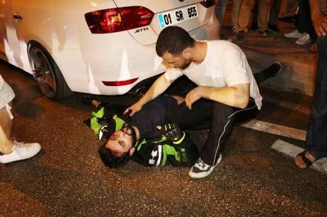 Yaralı Motorsikletli "Soru Sorun, bilincimi a&ccedil;ık tutun" diyerek hayatta kalmaya &ccedil;alıştı