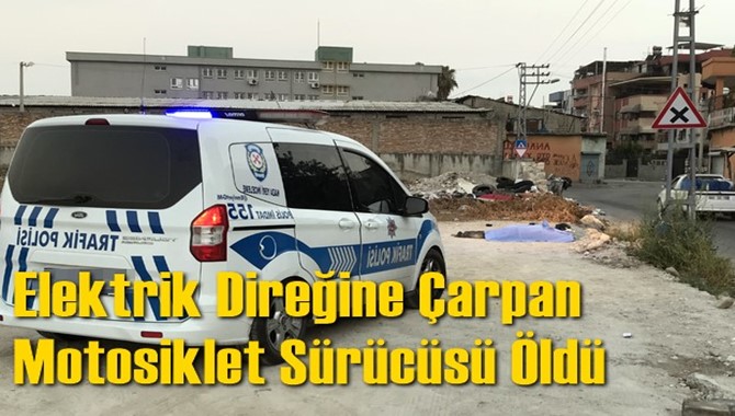 Elektrik Direğine &Ccedil;arpan Motosiklet S&uuml;r&uuml;c&uuml;s&uuml; &Ouml;ld&uuml;