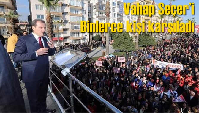 Vahap Se&ccedil;er&rsquo;i Binlerce Kişi Karşıladı