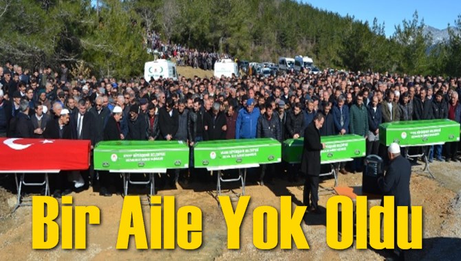 Kazada &Ouml;len Aynı Aileden 5 Kişinin Cenazesi Defnedildi