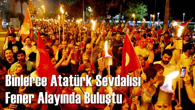 Binlerce Atat&uuml;rk Sevdalısı Fener Alayında Buluştu