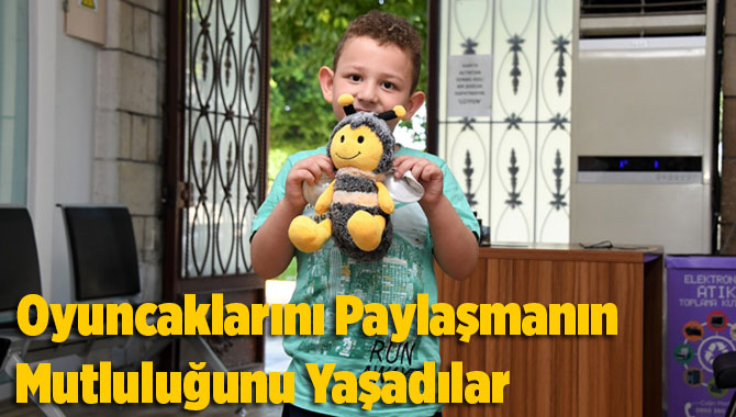 Oyuncaklarını Paylaşmanın Mutluluğunu Yaşadılar