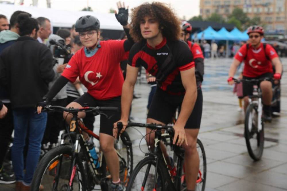 Kocaeli'de yağışa rağmen pedal &ccedil;evirdiler