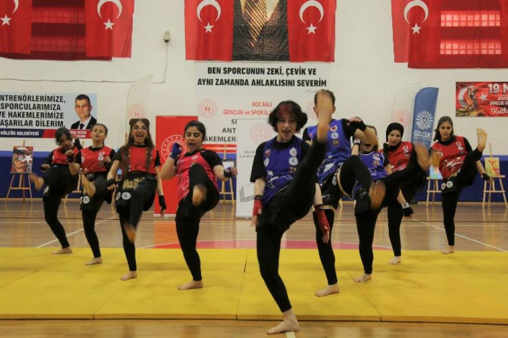 G&ouml;lc&uuml;k'te 19 Mayıs coşkuyla kutlandı