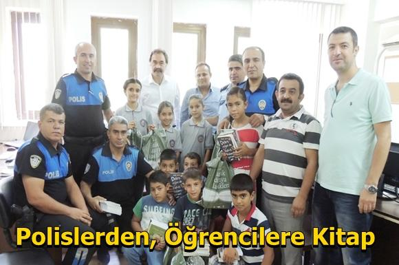 Tarsus'ta Polislerden, Öğrencilere Kitap