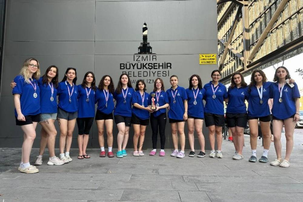 Su altında &ccedil;ifte kupa