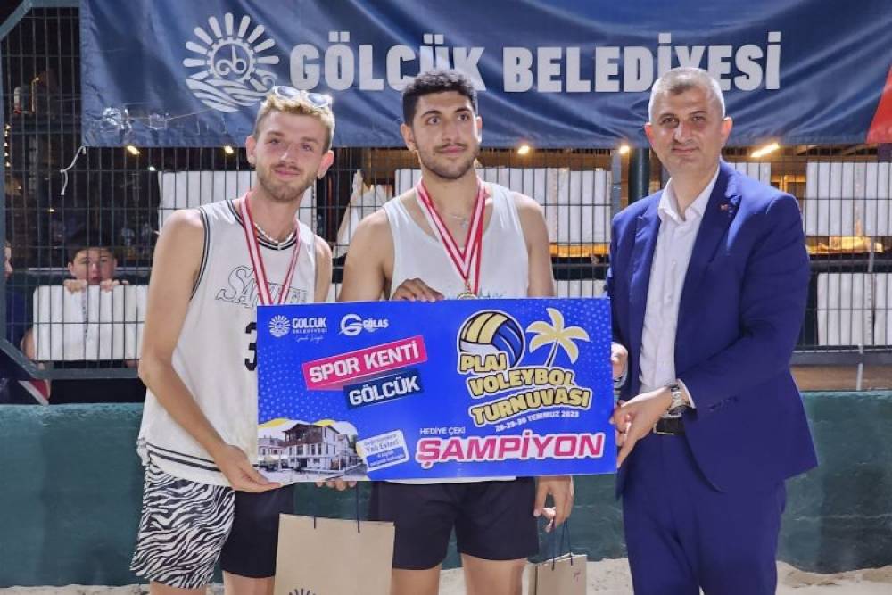 G&ouml;lc&uuml;k'teki Plaj Voleybolu'nda şampiyon belli oldu