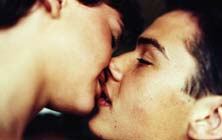 İlk cinsel deneyimde erkek heyecan, kadın korku duyuyor